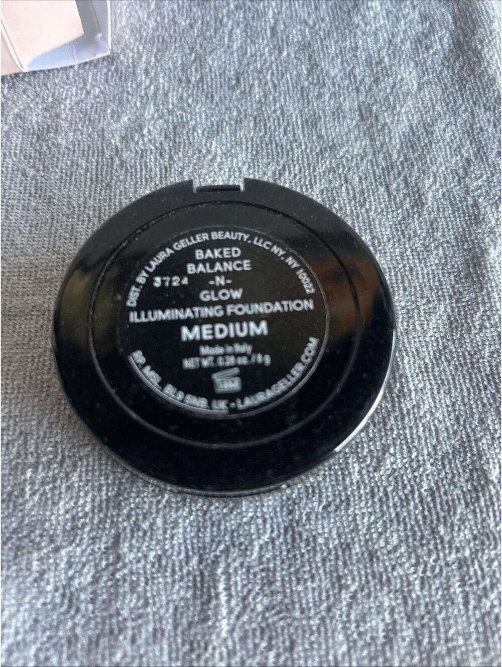 Laura Geller Baked Balance-N-Glow Illuminating Foundation Medium 0.28 oz